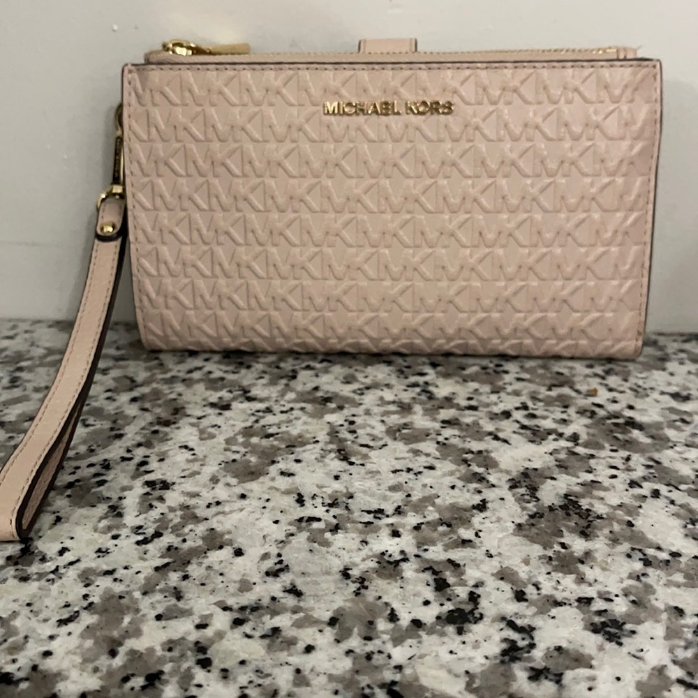 MICHEAL KORS WRIST WALLET
